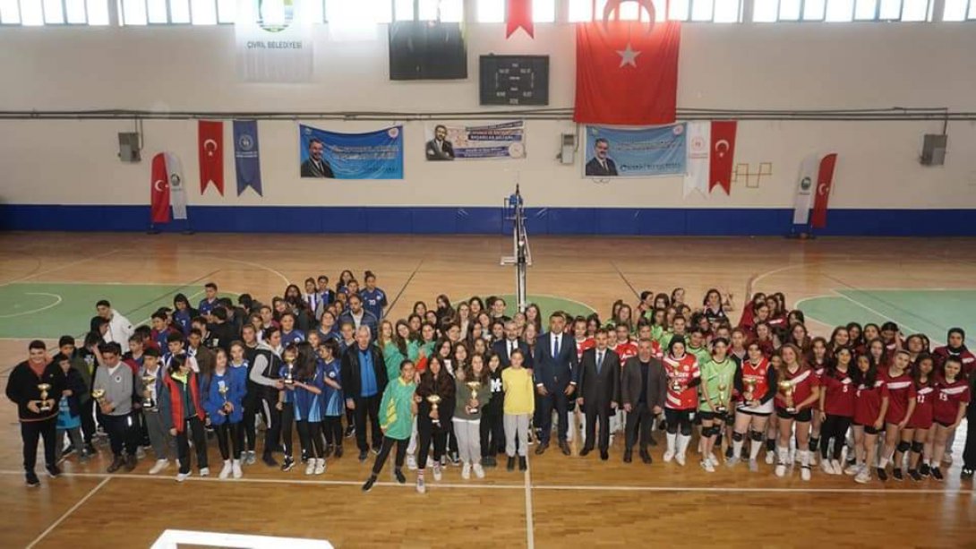 Okul Sporları Voleybol Turnuvası Düzenlendi